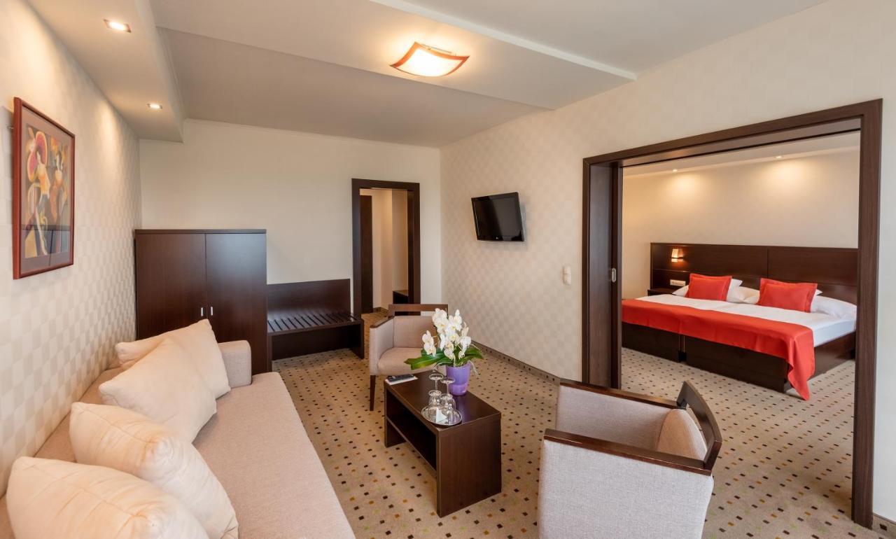 Hunguest Hotel Gyula Exterior photo